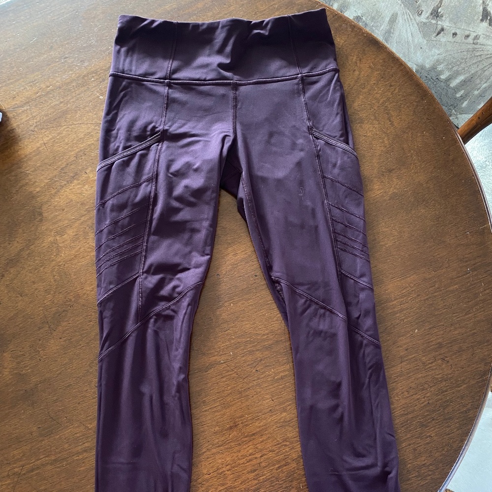 Maroon Lululemon leggings with pockets - size 6